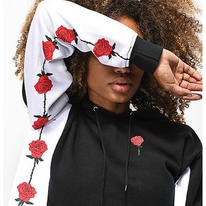 Empyre Kennita Savage Rose Black Crop Hoodie (M)